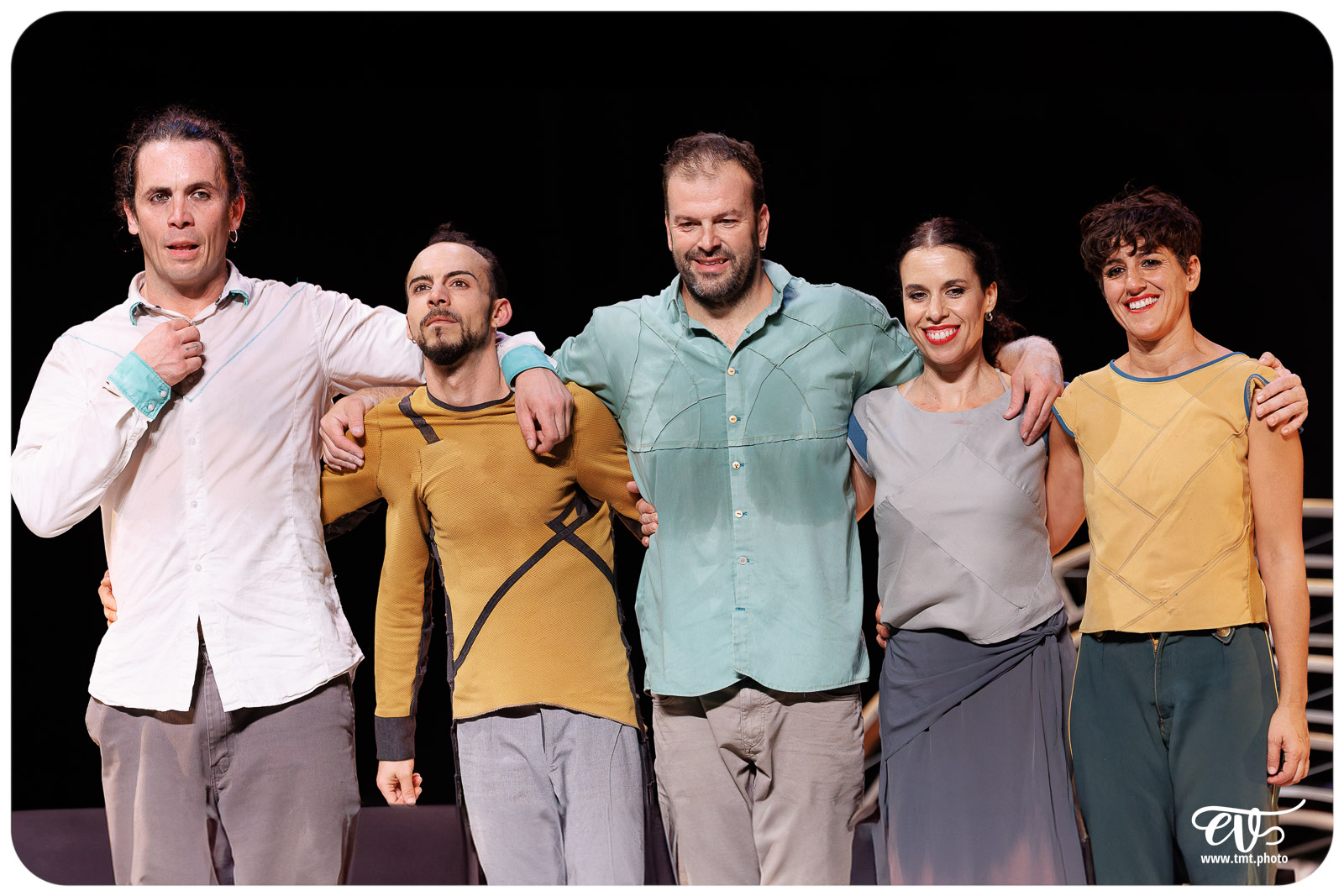 ESENCIAL (VAIVEN CIRCO)